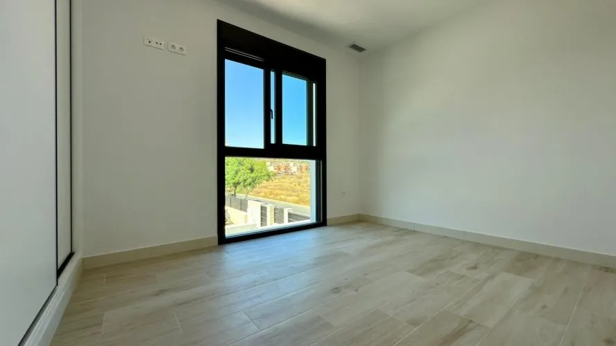 Villa de 4 dormitorios en Mutxamel, España No. 32519 № 10