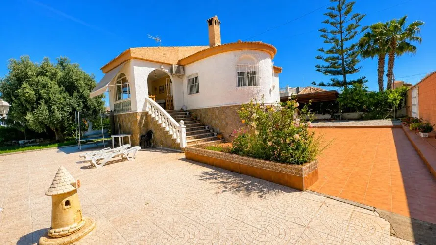 Villa de 200m² en Torrevieja, España No. 32504