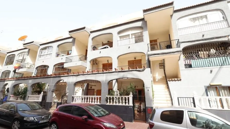 Bungalow de 2 dormitorios en Torrevieja, España No. 32510 № 1