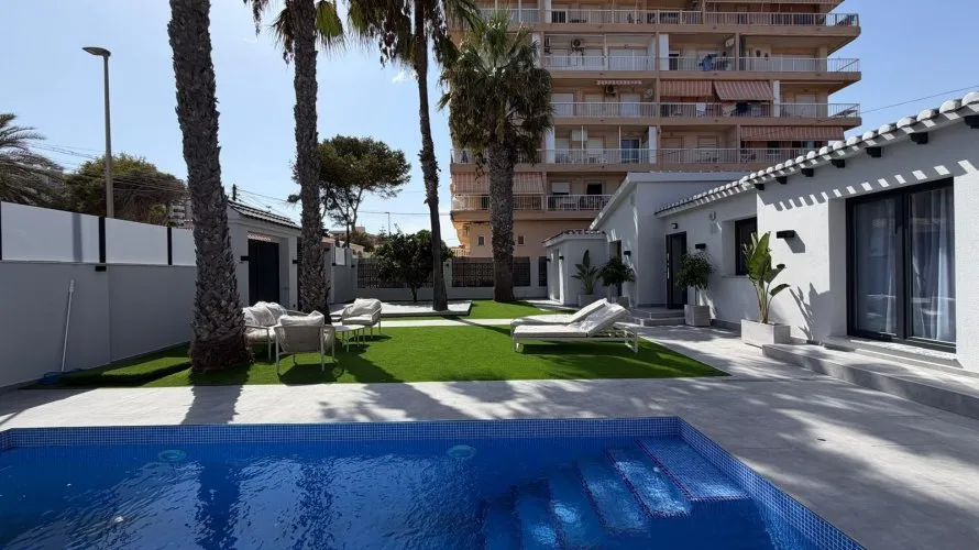 Villa de 4 dormitorios en Torrevieja, España No. 32517 № 10