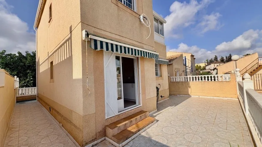 Сasa de 4 dormitorios en Torrevieja, España No. 32513 № 1