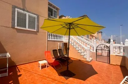 Bungalow de 2 dormitorios en Torrevieja, España No. 32509