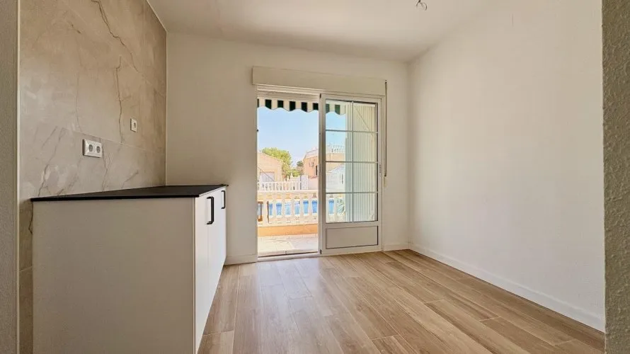 Сasa de 4 dormitorios en Torrevieja, España No. 32513 № 10