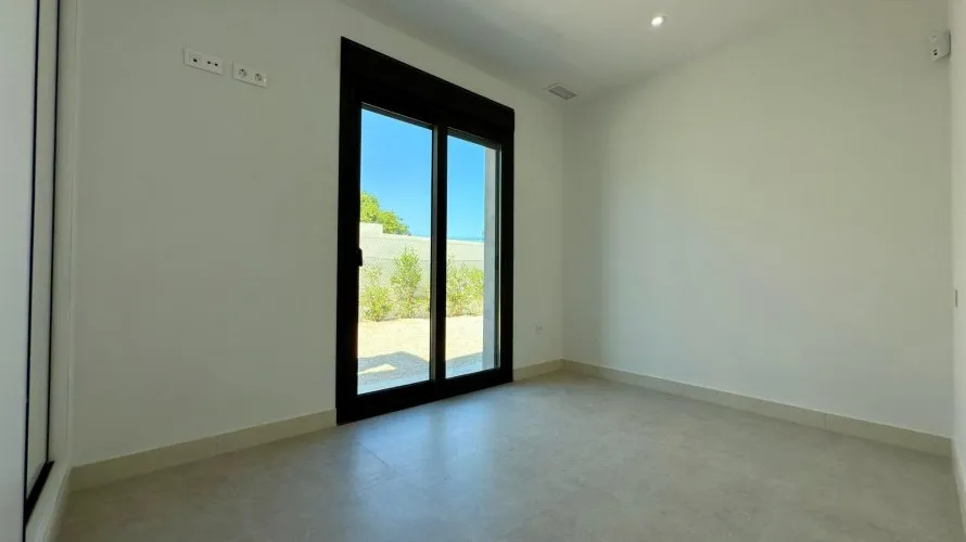 Villa de 4 dormitorios en Mutxamel, España No. 32519 № 1