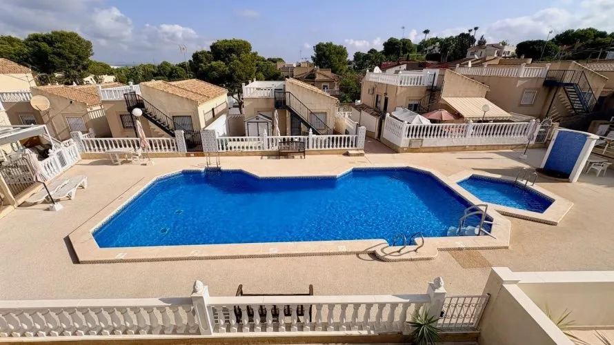 Сasa de 4 dormitorios en Torrevieja, España No. 32513 № 16