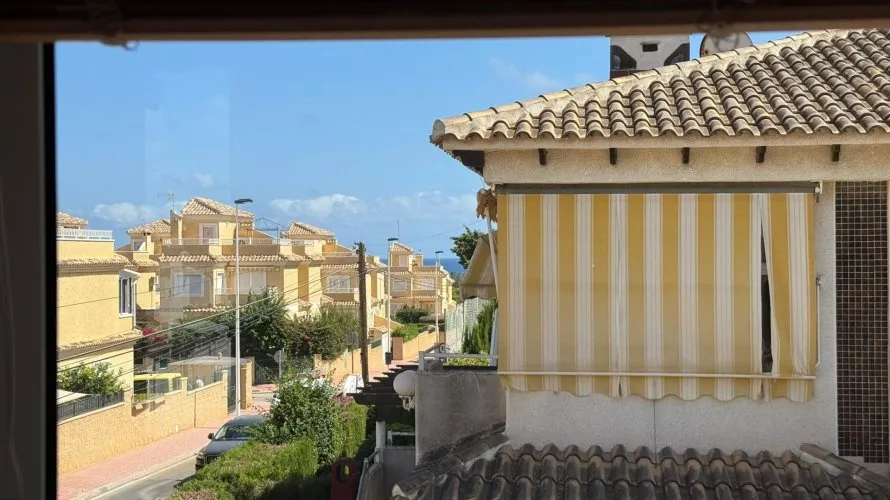 Bungalow de 2 dormitorios en Torrevieja, España No. 32535 № 1