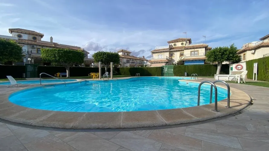 Bungalow de 2 dormitorios en Alicante, España No. 32499 № 11