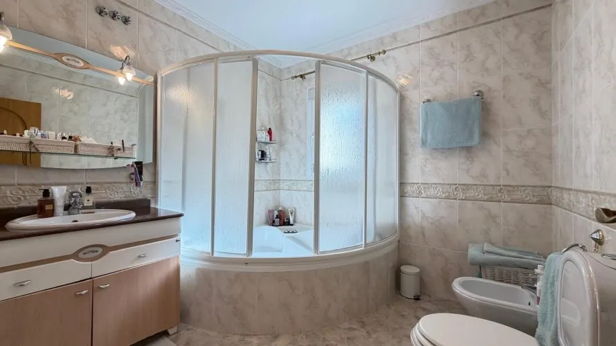 Villa de 6 dormitorios en Rojales, España No. 32506 № 1