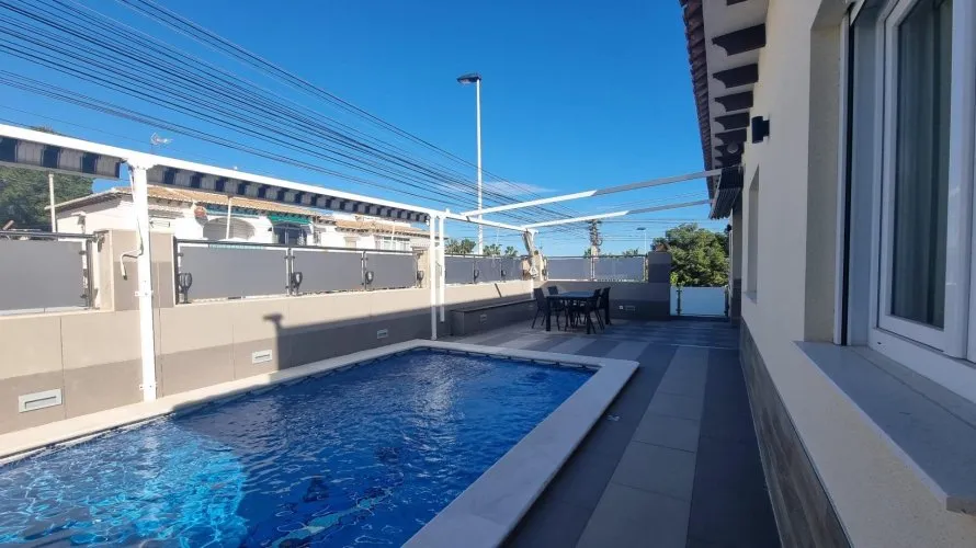 Villa de 4 dormitorios en Los Balcones, España No. 32574 № 27