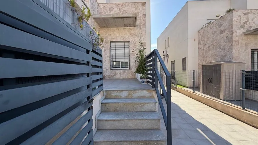 Сasa de 3 dormitorios en Torrevieja, España No. 32600 № 26