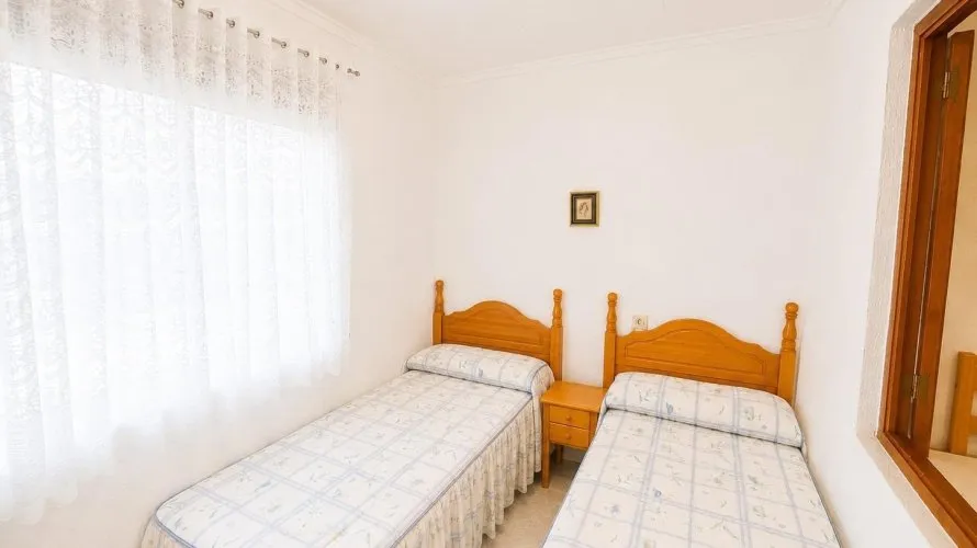 Bungalow de 3 dormitorios en Torrevieja, España No. 32584