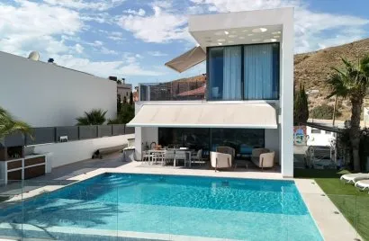 Villa de 324m² en Finestrat, España No. 32652