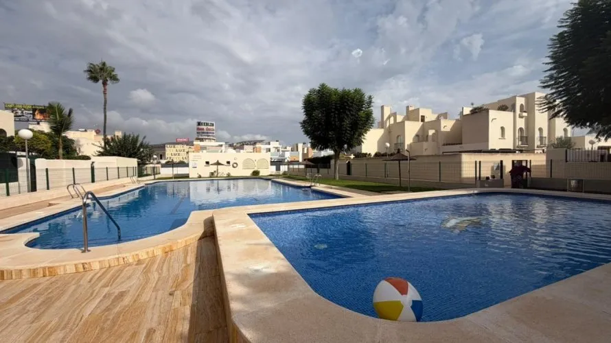 Bungalow de 1 dormitorio en Torrevieja, España No. 32642 № 3