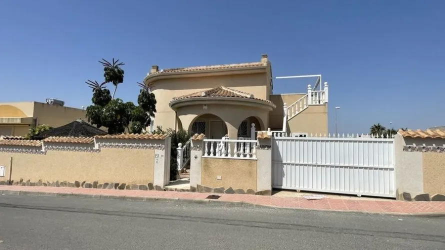 Villa de 163m² à Algorfa, Spain No. 31237 № 1