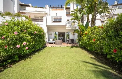 Townhouse de 3 chambres à Estepona, Spain No. 30496