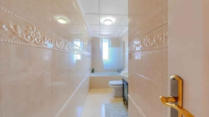 Villa de 5 chambres à Torrevieja, Spain No. 31021 № 23