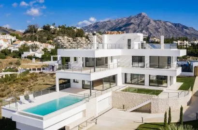 Villa de 4 chambres à Marbella, Spain No. 30482