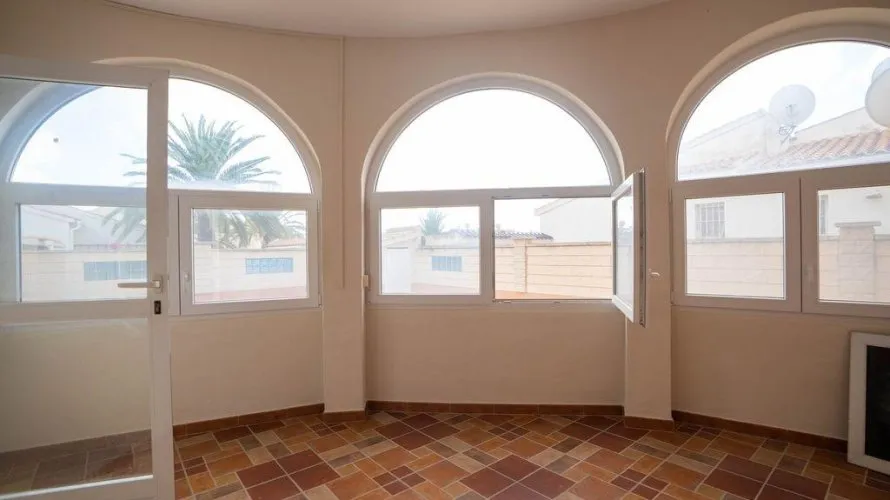 Villa de 4 chambres à Alicante, Spain No. 31172 № 13