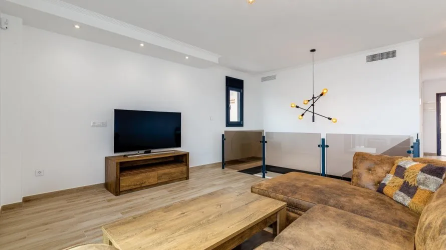 Villa de 4 chambres à Torrevieja, Spain No. 30915