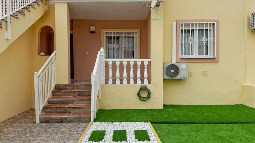 Bungalow de 3 chambres à Campoamor, Spain No. 31187 № 1