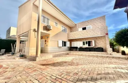 Villa de 4 chambres à Torrevieja, Spain No. 31260