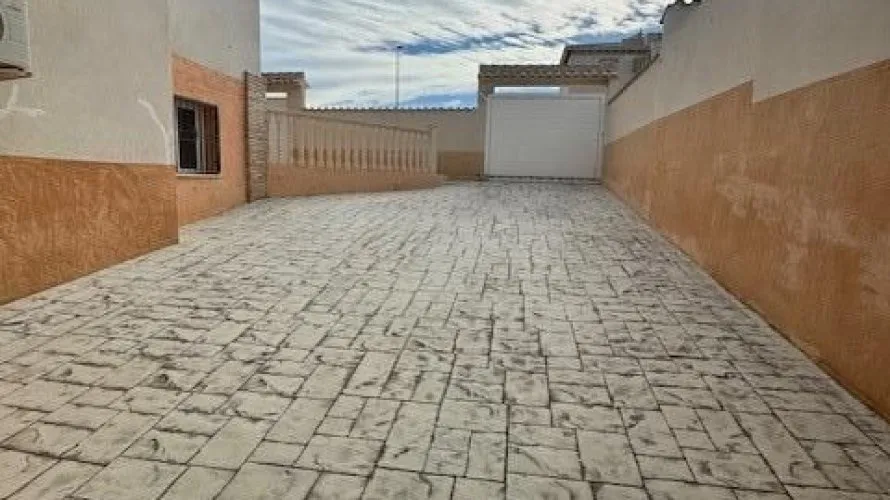 Villa de 4 chambres à Alicante, Spain No. 30946 № 2