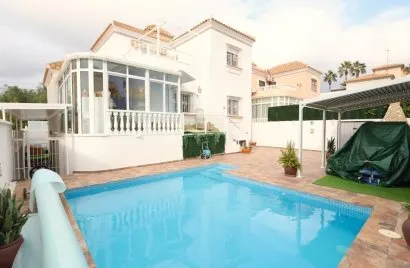 Villa de 4 chambres à Campoamor, Spain No. 31258