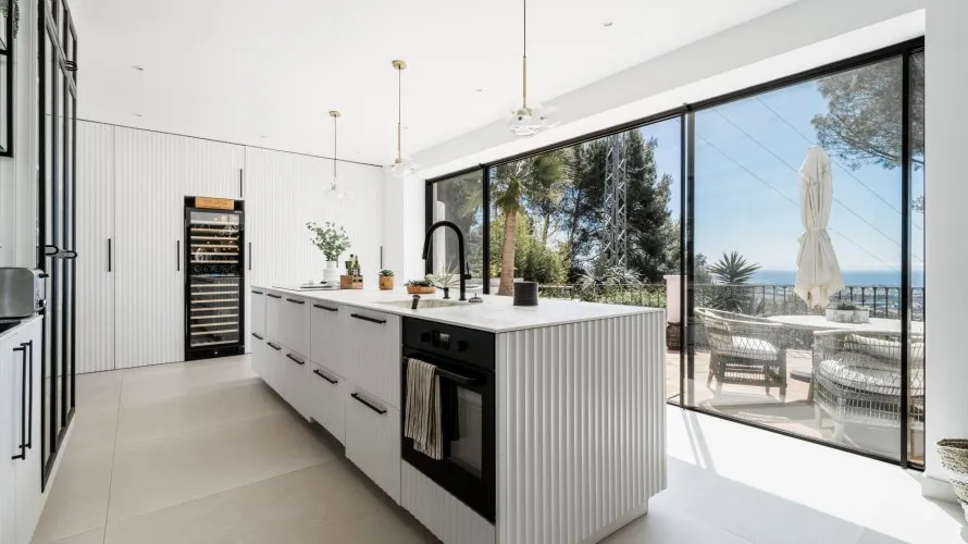 Villa de 4 chambres à Cortes (San Pedro De Alcantara), Spain No. 30633