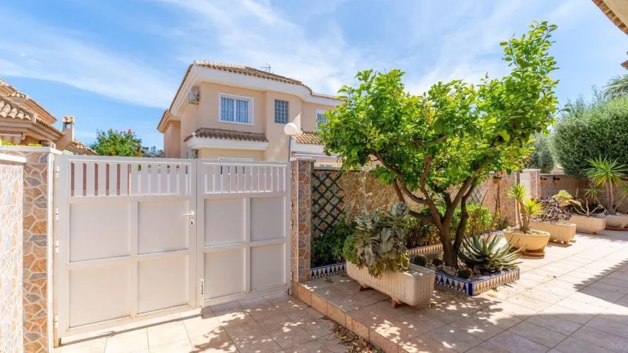 Villa de 3 chambres à Torrevieja, Spain No. 31250 № 12