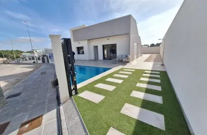 Villa de 3 chambres à Pinar De Campoverde, Spain No. 31213