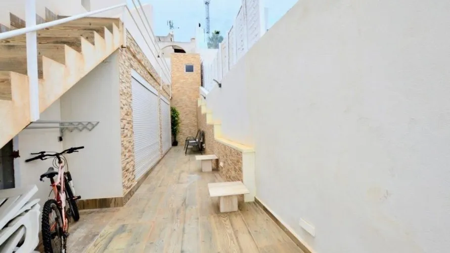 Villa de 5 chambres à San Miguel de Salinas, Spain No. 31109 № 20