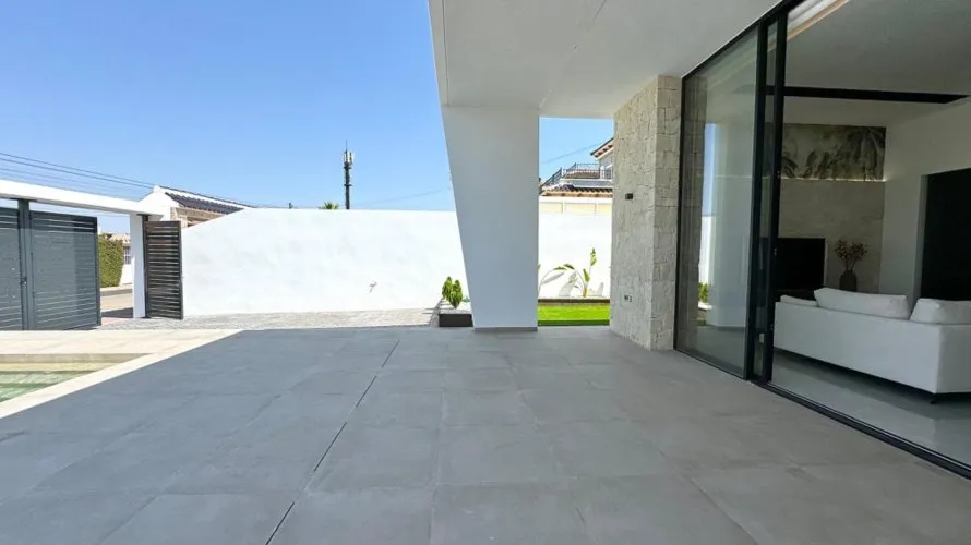 Villa de 3 chambres à Torrevieja, Spain No. 30661 № 19