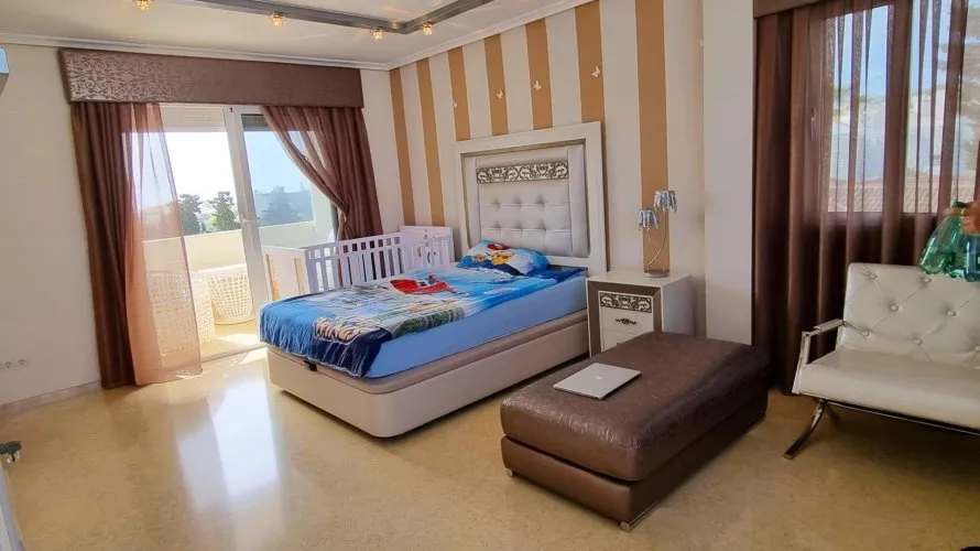 Villa de 239m² à Torrevieja, Spain No. 31265 № 4