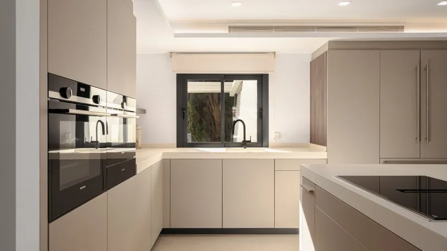 Villa de 5 chambres à Nueva Andalucia, Spain No. 30528 № 4