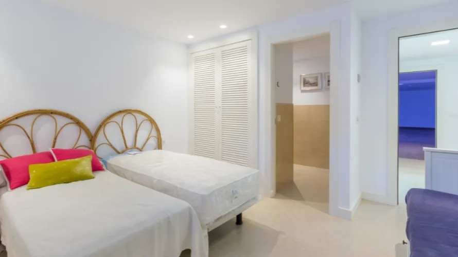 Villa de 4 chambres à Cortes (San Pedro De Alcantara), Spain No. 31128 № 7