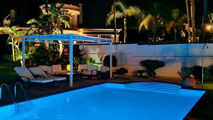 Villa de 5 chambres à Estepona, Spain No. 30516 № 1