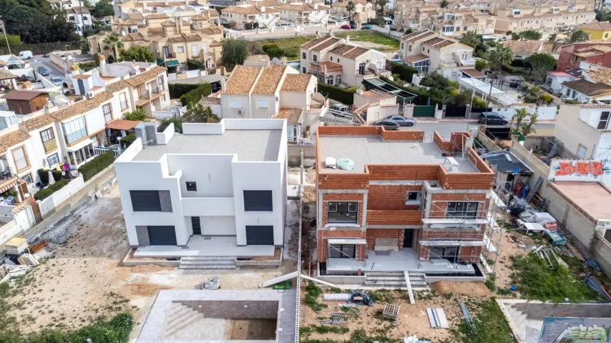 Villa de 3 chambres à Torrevieja, Spain No. 30880