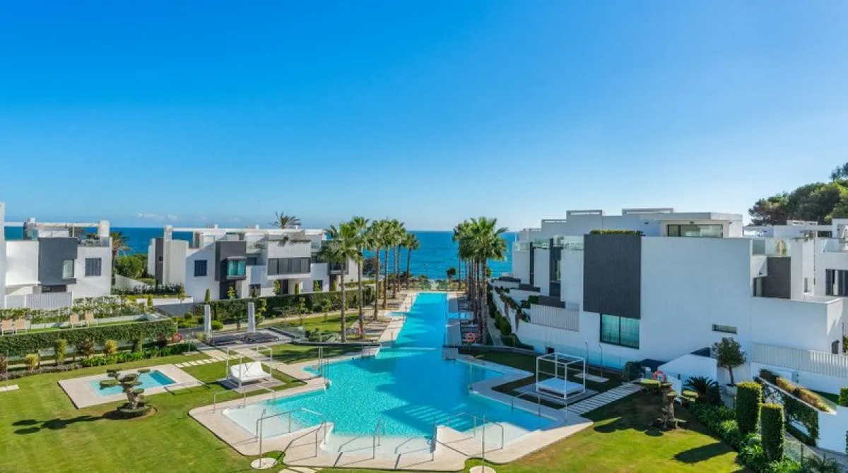 Townhouse de 4 chambres à Estepona, Spain No. 30634