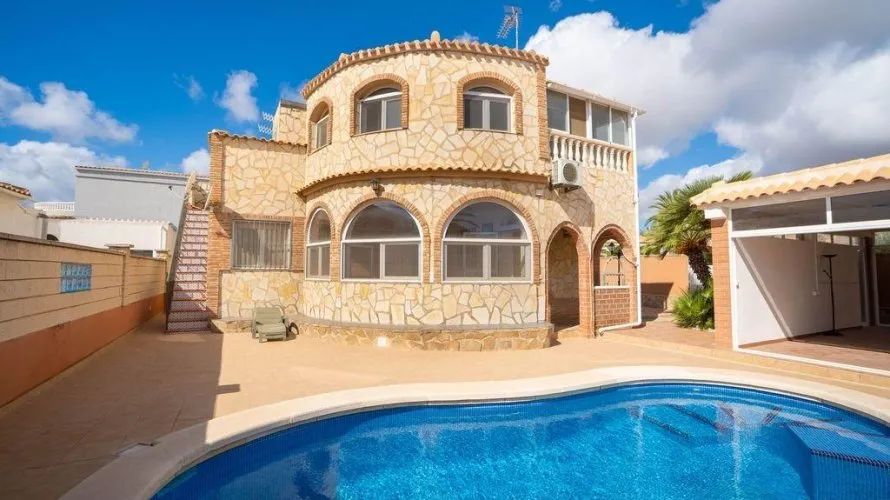 Villa de 4 chambres à Alicante, Spain No. 31172 № 8