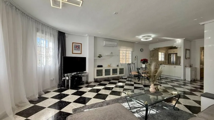 Villa de 4 chambres à Playa Flamenca II, Spain No. 31221 № 10