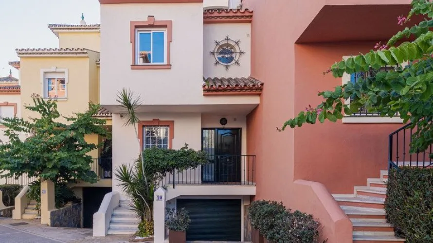 Townhouse de 3 chambres à Estepona, Spain No. 30756