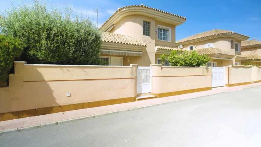 Villa de 3 chambres à Torrevieja, Spain No. 31250 № 11