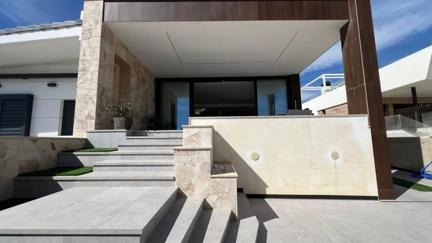 Villa de 5 chambres à La Mata, Spain No. 31202 № 1