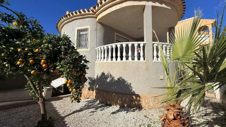 Villa de 4 chambres à Playa Flamenca II, Spain No. 31221
