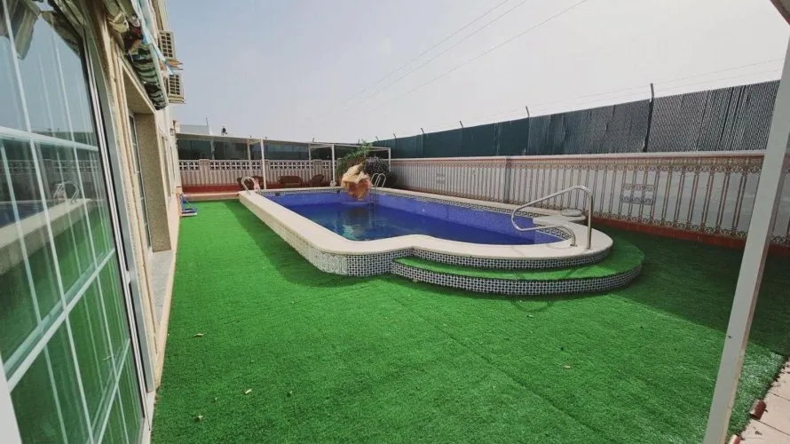 Villa de 5 chambres à Torrevieja, Espagne No. 32081 № 18