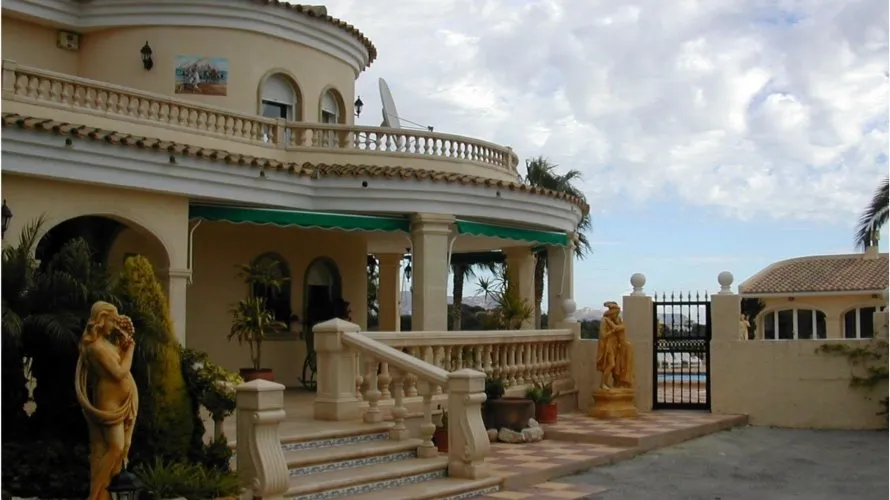 Villa de 5 chambres à L'Alfàs del Pi, Spain No. 31959 № 1