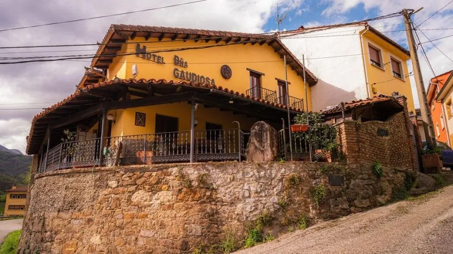 Villa de 8 chambres à Lena, Espagne No. 32337