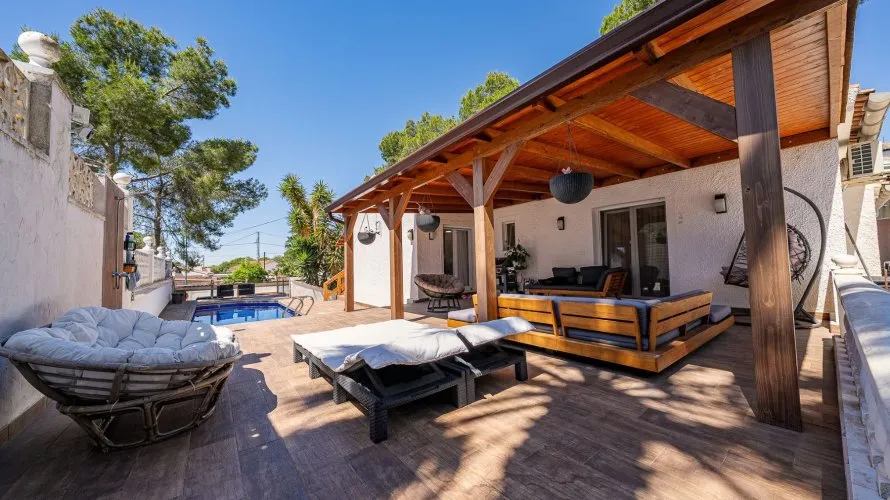 Villa de 168m² à Pinar De Campoverde, Espagne No. 32306 № 1