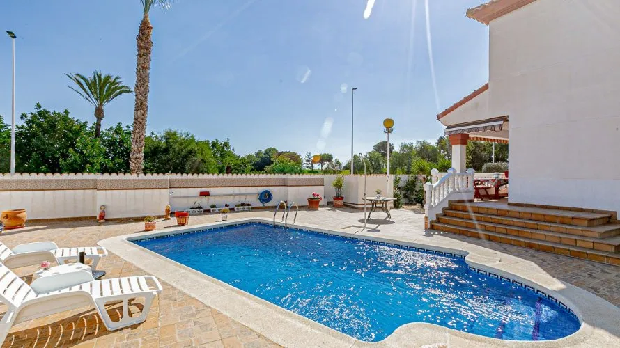 Villa de 185m² à Castilblanco de los Arroyos, Espagne No. 32366 № 1