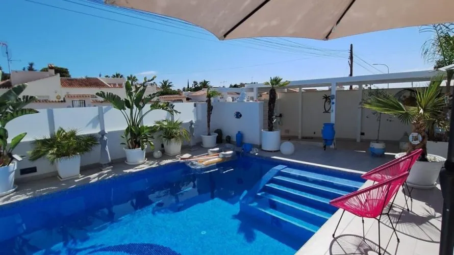 Villa de 106m² à Torrevieja, Espagne No. 32321 № 6